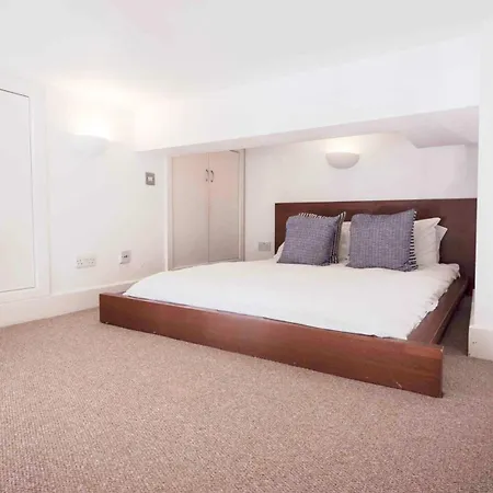 One Bed Maisonette In Centre Portland Square Apartment