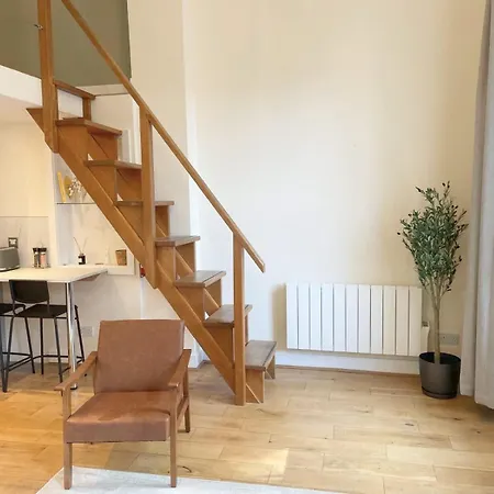 One Bed Maisonette In Centre Portland Square * Bristol