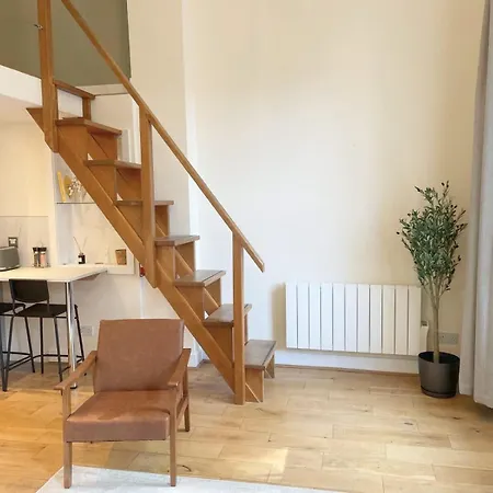 One Bed Maisonette In Centre Portland Square * Bristol