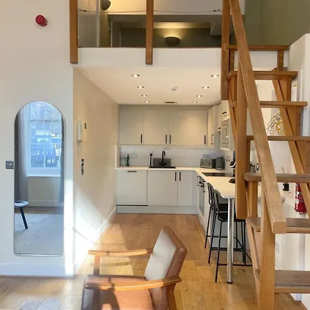 One Bed Maisonette In Centre Portland Square *